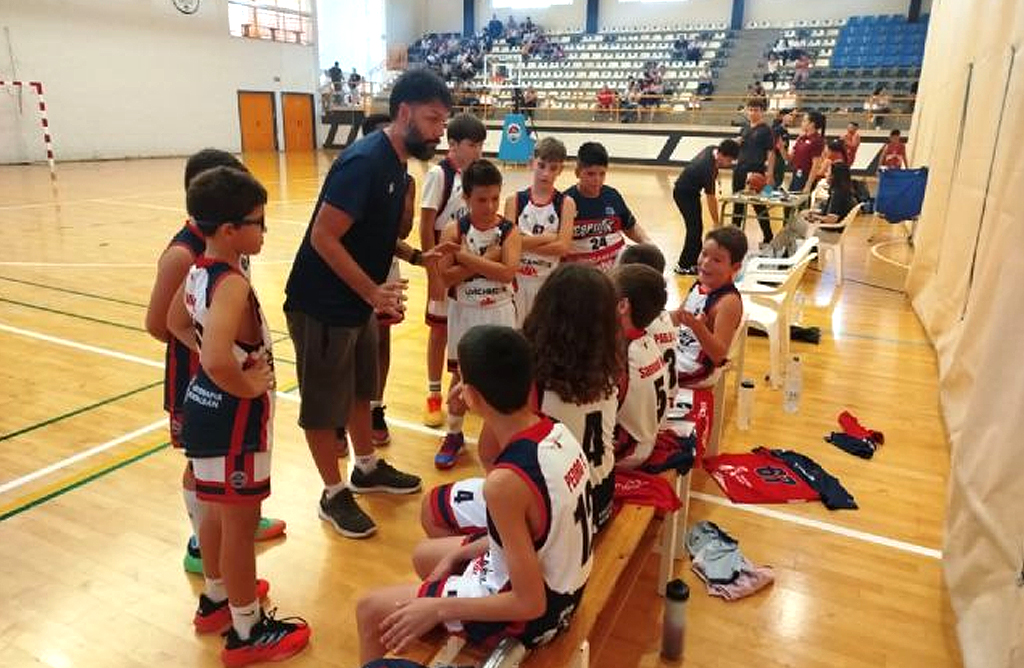 El CB Sierra Espua cosecha tres victorias y cinco derrotas en sus partidos del fin de semana