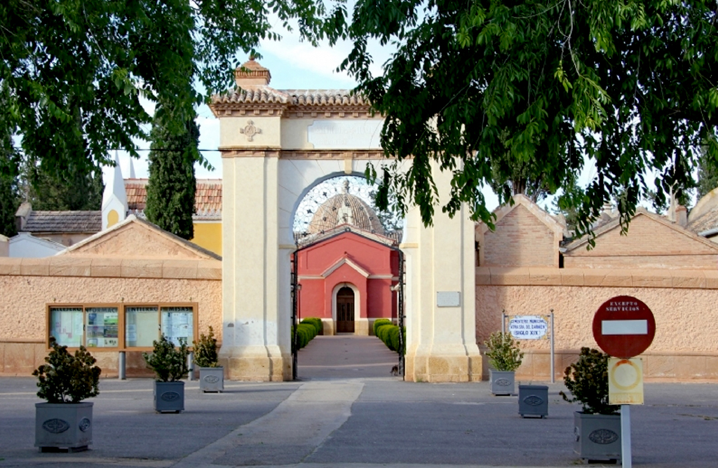 Los servicios del Cementerio Municipal Nuestra Seora del Carmen han sido contratados por dos aos