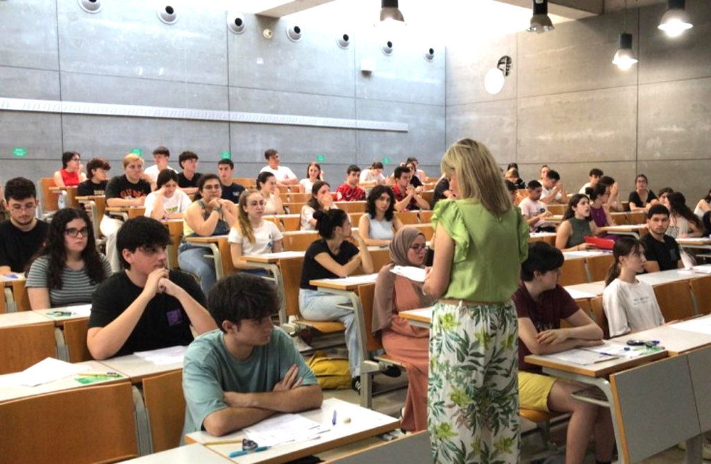 Más de 7.700 estudiantes de la Región se examinan de la PAU