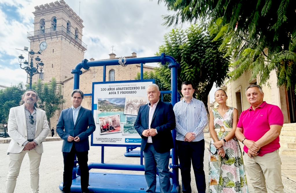 La exposicin fotogrfica itinerante de la Mancomunidad de los Canales del Taibilla llega a la Plaza de la Constitucin