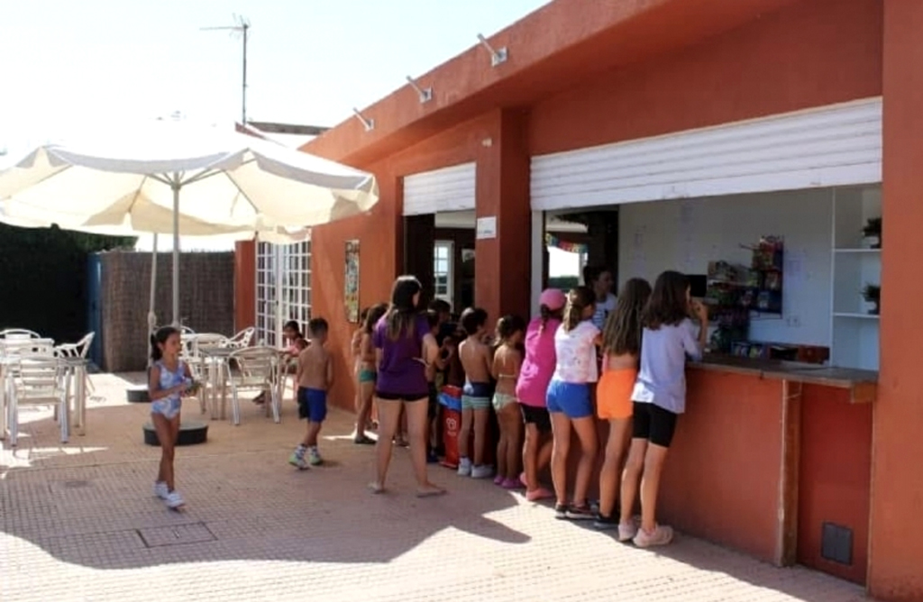 El Polideportivo ya tiene servicio de kiosco para este verano