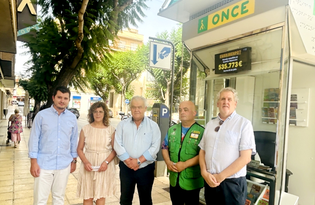 La ONCE inaugura en Totana dos nuevos quioscos accesibles y sostenibles