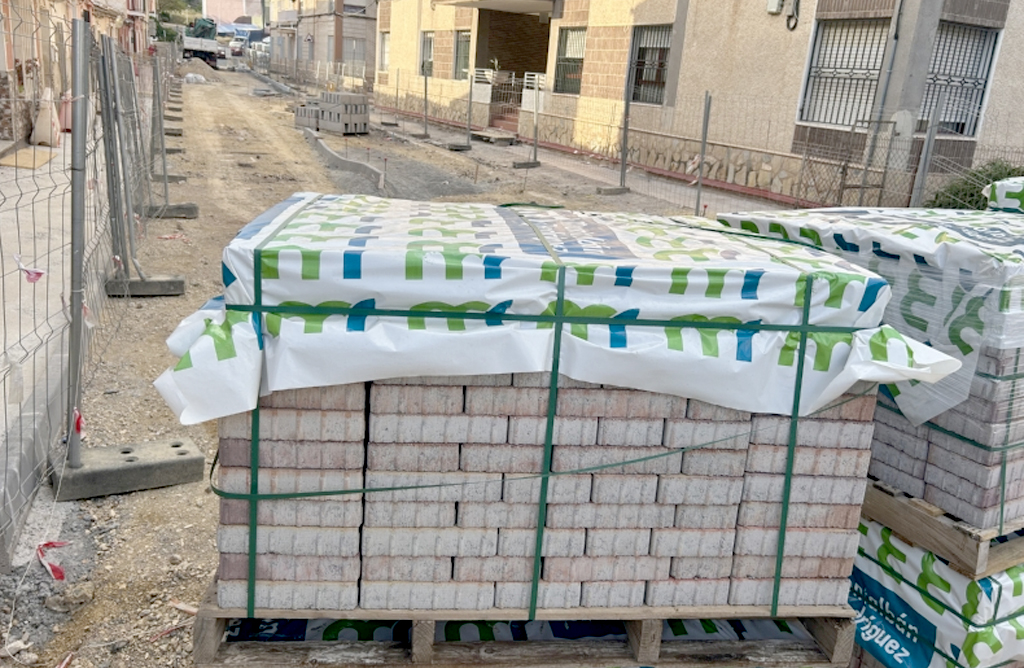 Entran en su ltima fase las obras de renovacin de la red de agua y pavimentado en la calle Ramblica