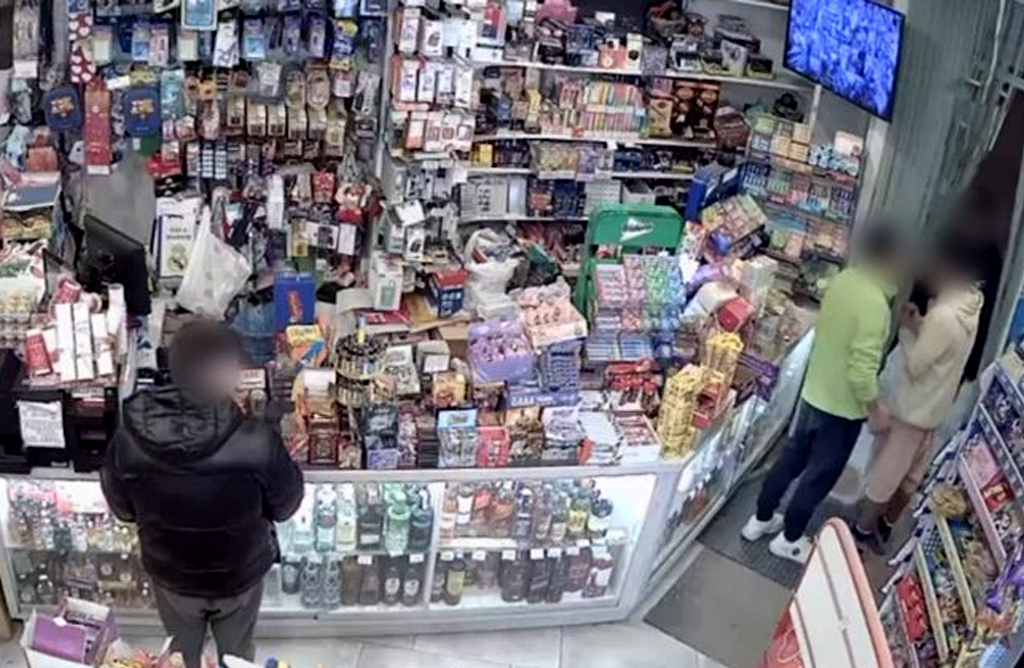 La Guardia Civil detiene a cinco j�venes por robos en un comercio y en un camping de Totana